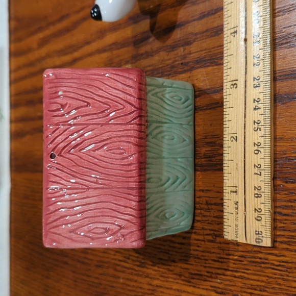 Ceramic dog on dog house salt and pepper shakers - Picture 3 of 5